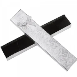 boîte argent carton pour une fête d'anniversaire