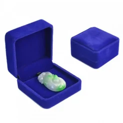 boîte bleu velours pour une fête d'anniversaire