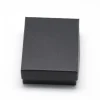 boîte noir carton avec petite mousse pour une fête d'anniversaire