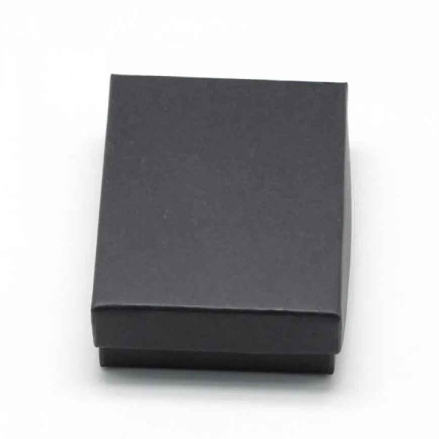 boîte noir carton avec petite mousse pour une fête d'anniversaire