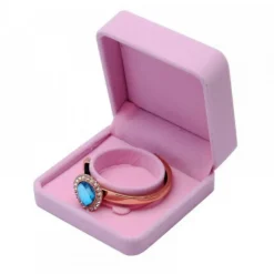 boîte rose velours pour un anniversaire
