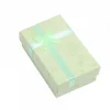 boîte vert carton avec noeud pour un anniversaire