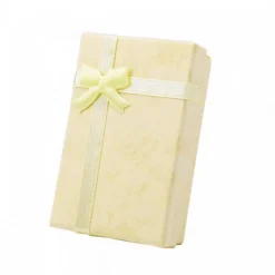 emballage avec noeud jaune pour le plaisir d'offrir carton