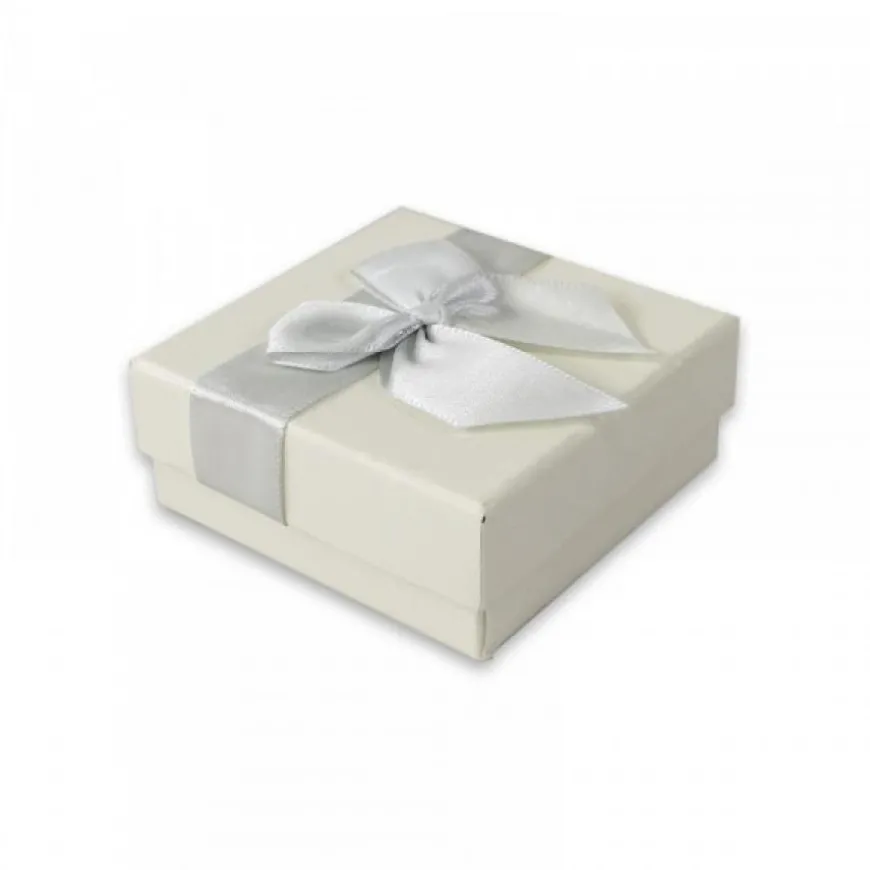 emballage blanc pour un anniversaire carton