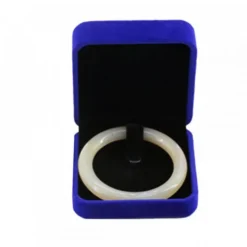 emballage bleu pour une fête d'anniversaire velours