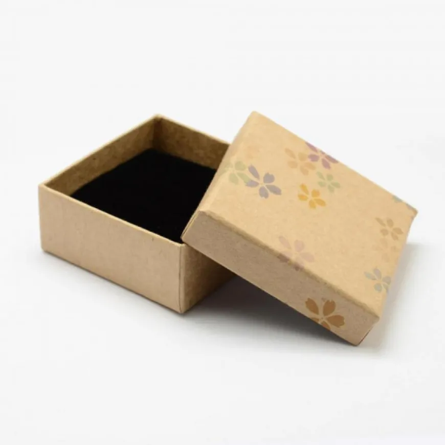 emballage carton kraft marron pour une fête d'anniversaire avec un motif floral