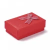 emballage carton rouge avec paillettes décoratives pour le plaisir d'offrir