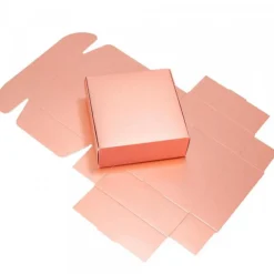 emballage or rose carton pour une fête d'anniversaire