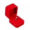 emballage rouge velours pour un joyeux anniversaire